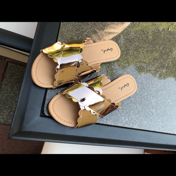 THE perfect sandal✨ - Picture 2 of 3